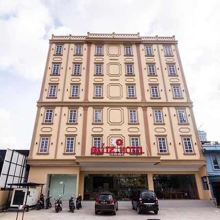 Blitz Hotel Batam Centre Exterior foto