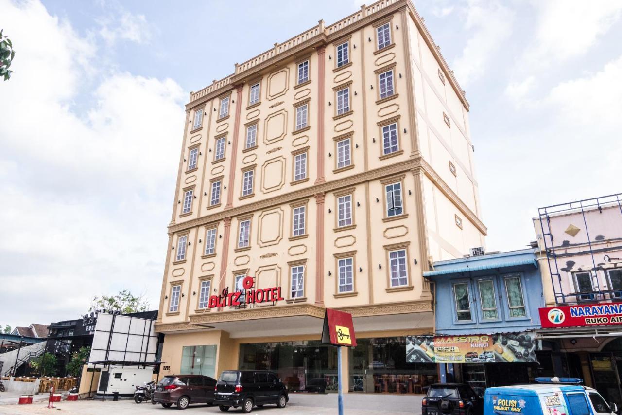 Blitz Hotel Batam Centre Exterior foto